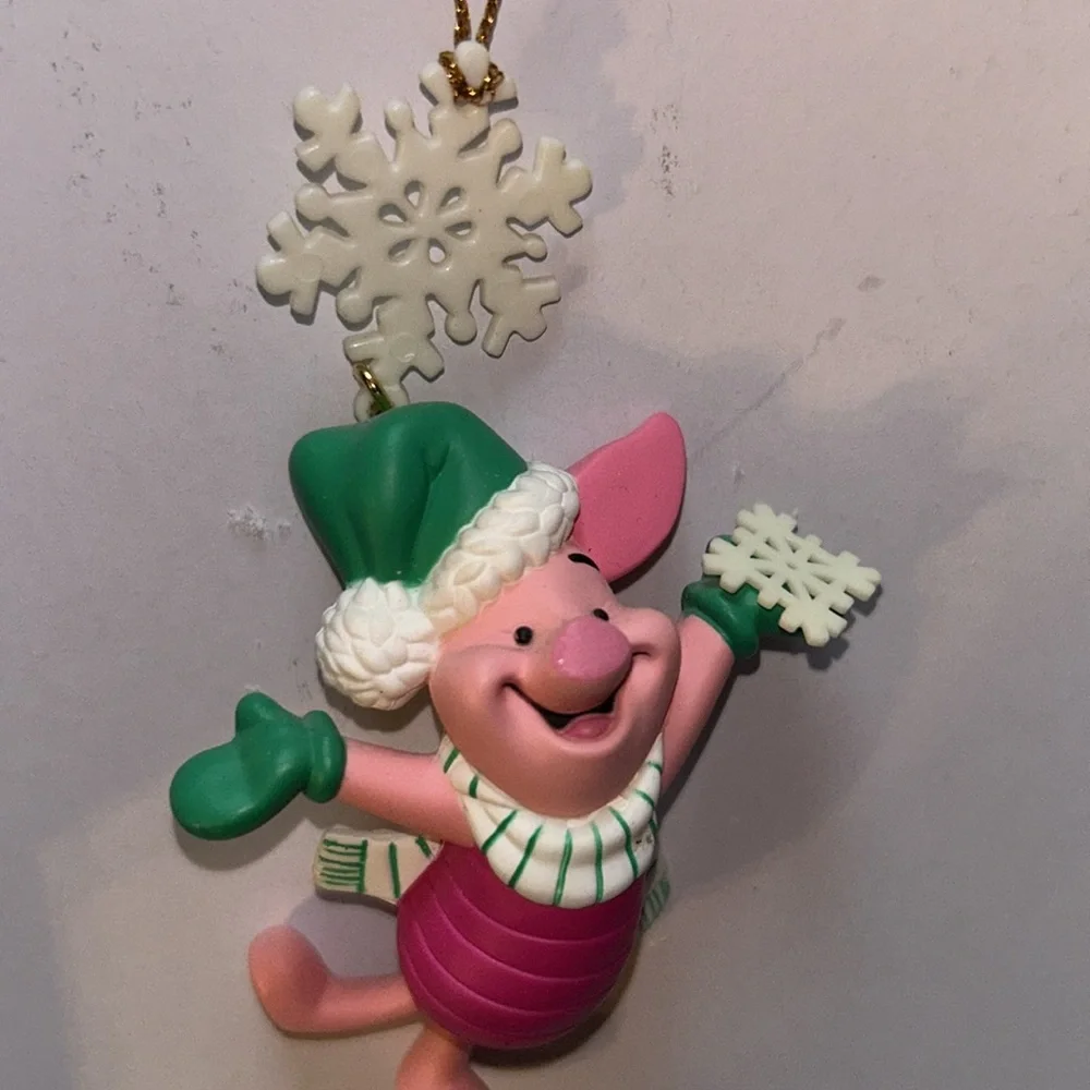 Disney Piglet with snowflake ornament - Picture 3 of 3